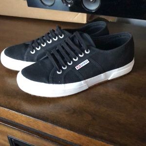 Classic black Superga